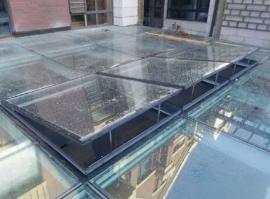 吉林电动雨感天窗：现代建筑的呼吸之窗